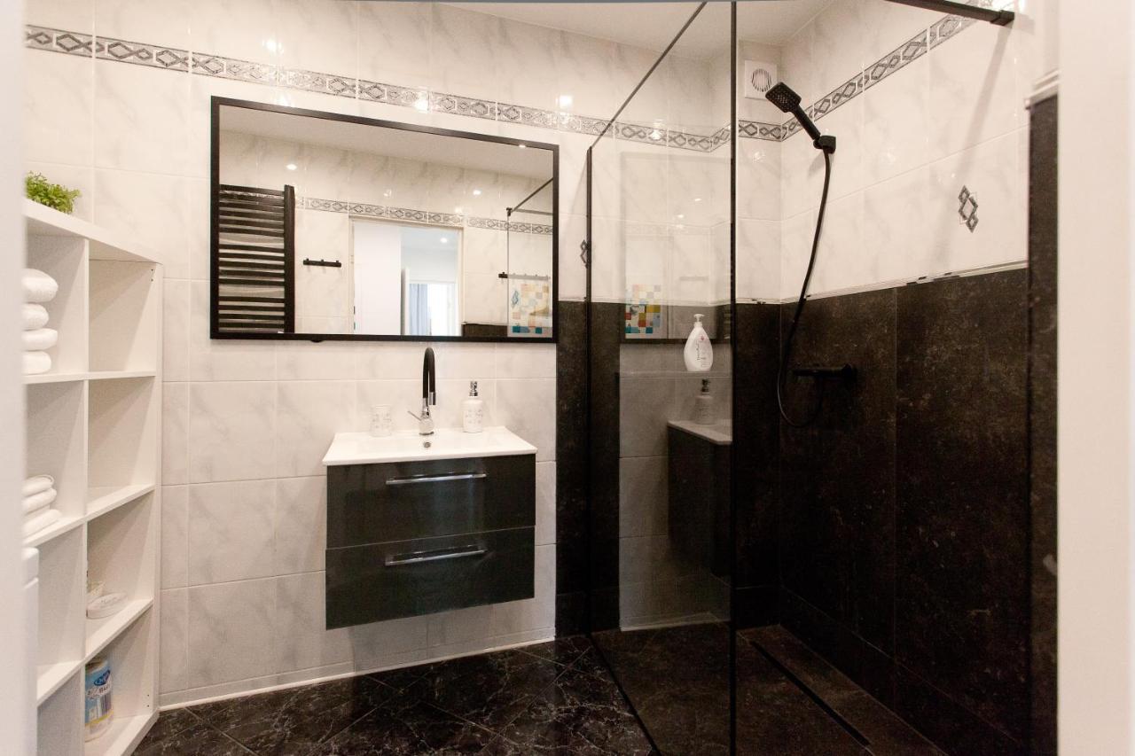 Uroczy Rzeczna Apartment *